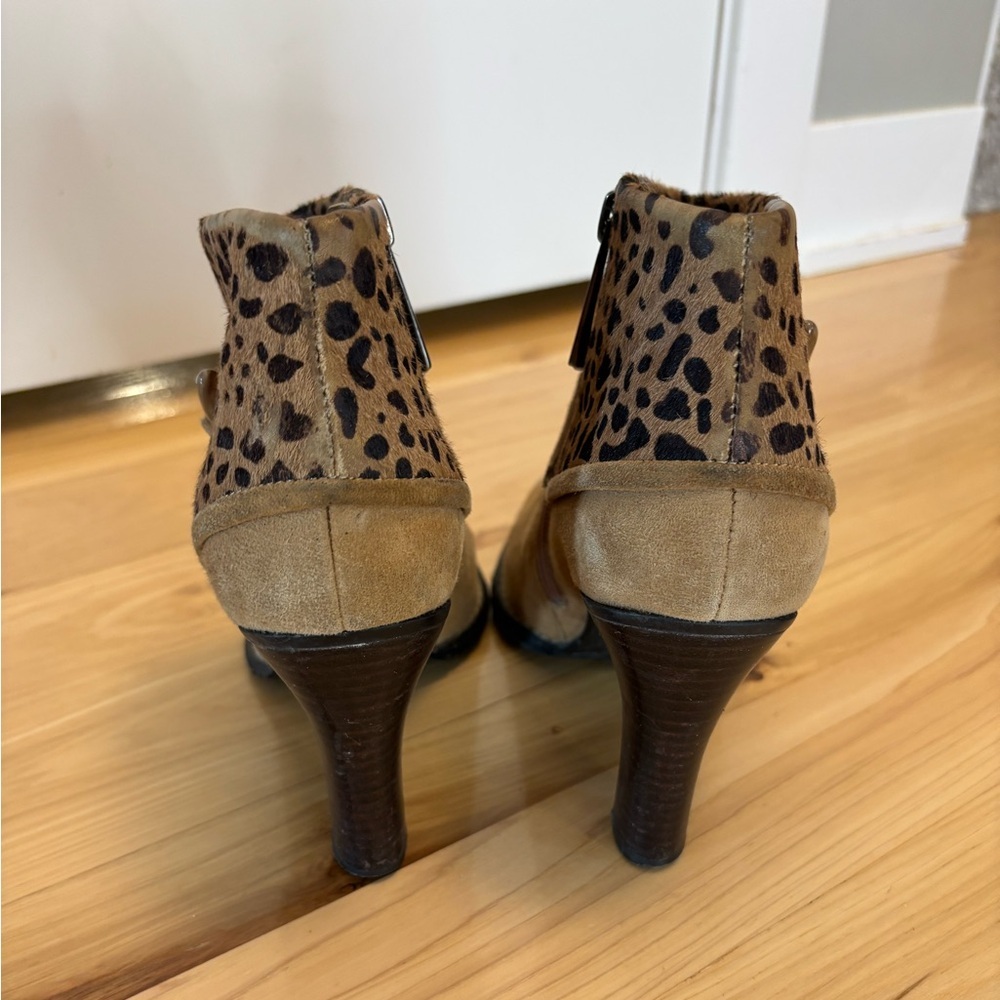 Donald Pliner Tan Ankle Boot Womens Sz 9 Suede Leather Leopard Print Y2K - Picture 5 of 10